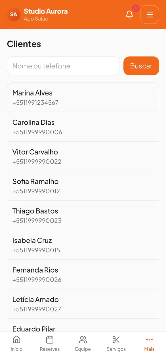 Lista de clientes do salão com busca por nome ou telefone